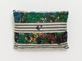 Stephen Antonakos, Untitled Pillow, Οκτώβριος 1962, μαξιλάρι, κουμπιά, κλωστή, 36.83 x 54.61 x 15.24 εκ., φωτογραφία: Jeffrey Sturges